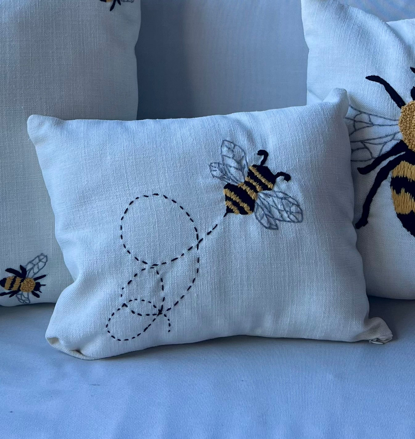 Cojín abeja con estela