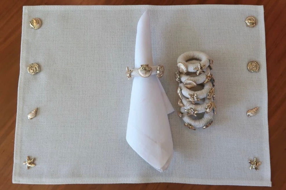 Mantel conchitas doradas