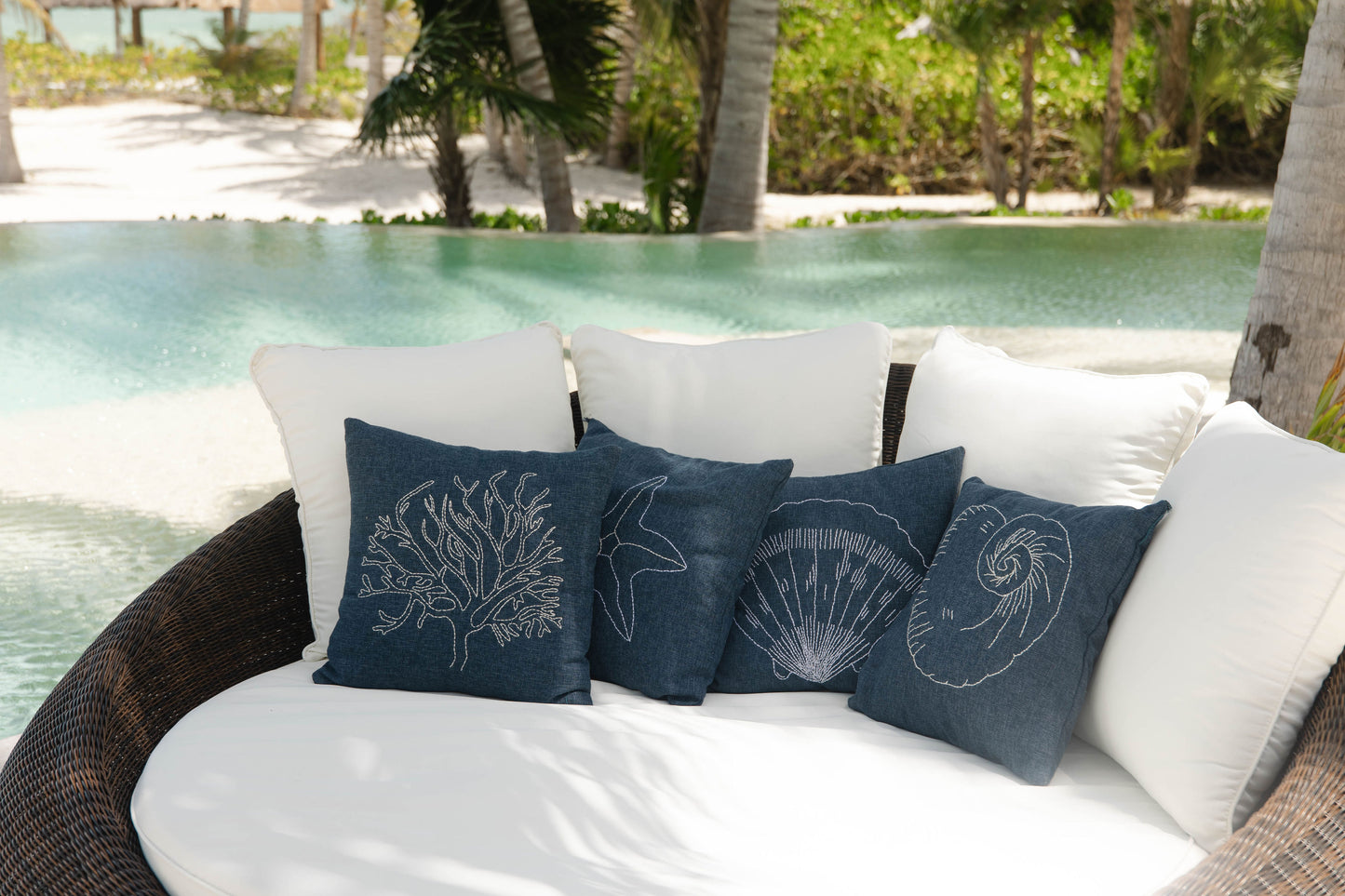 Cojin Concha Navy Blue