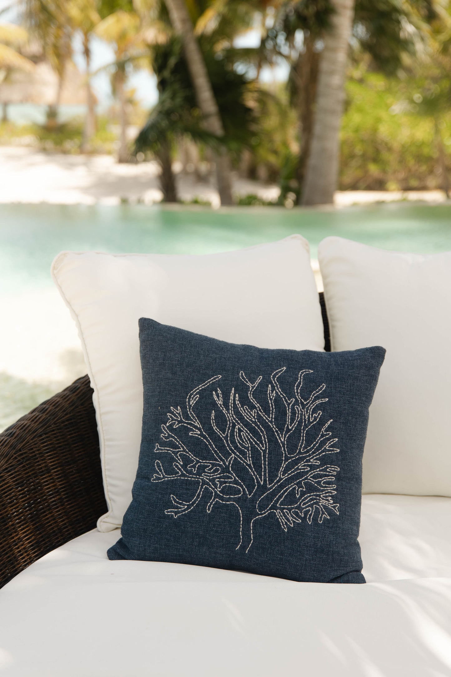 Cojín Coral Navy Blue