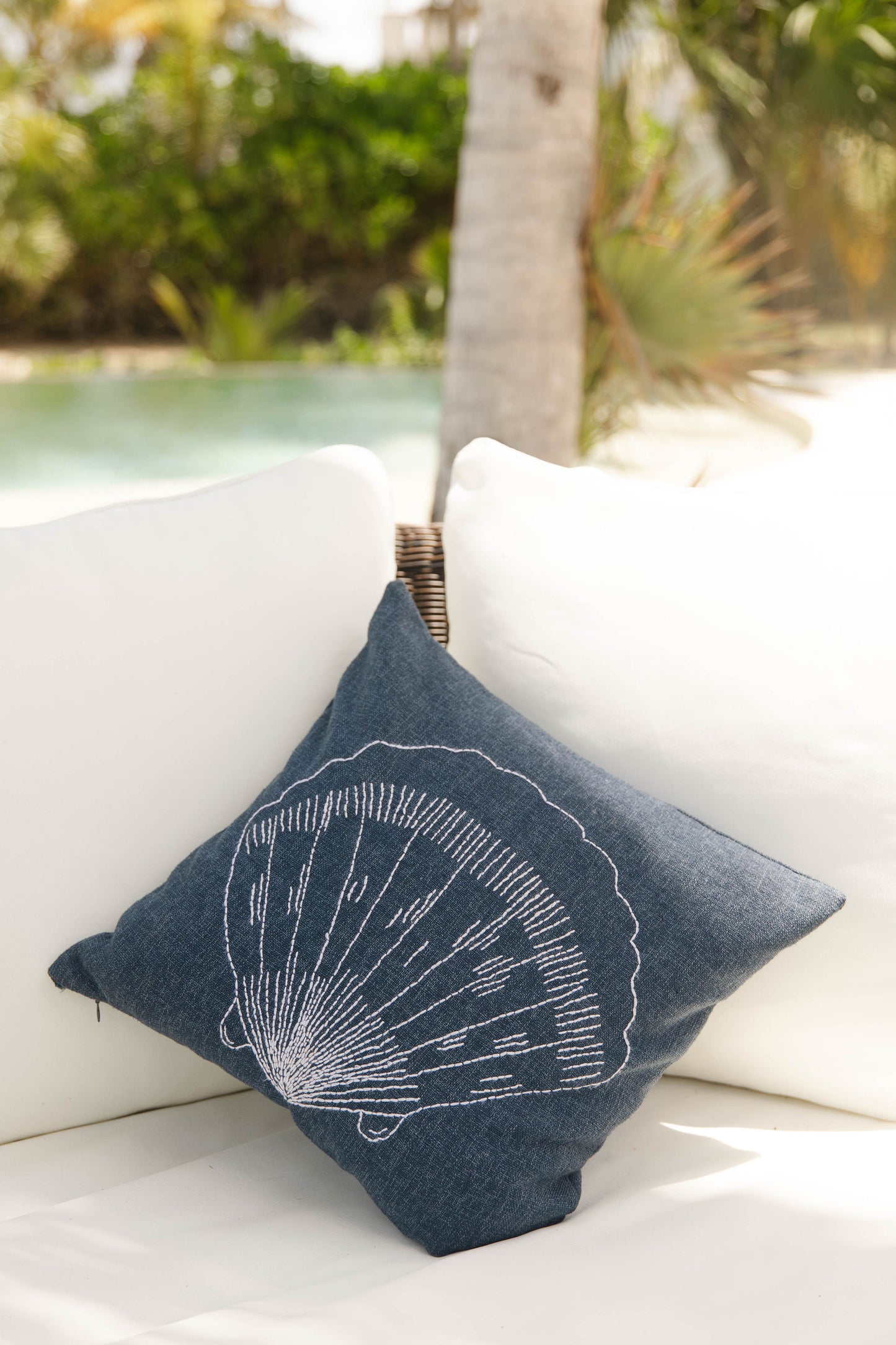 Cojin Concha Navy Blue